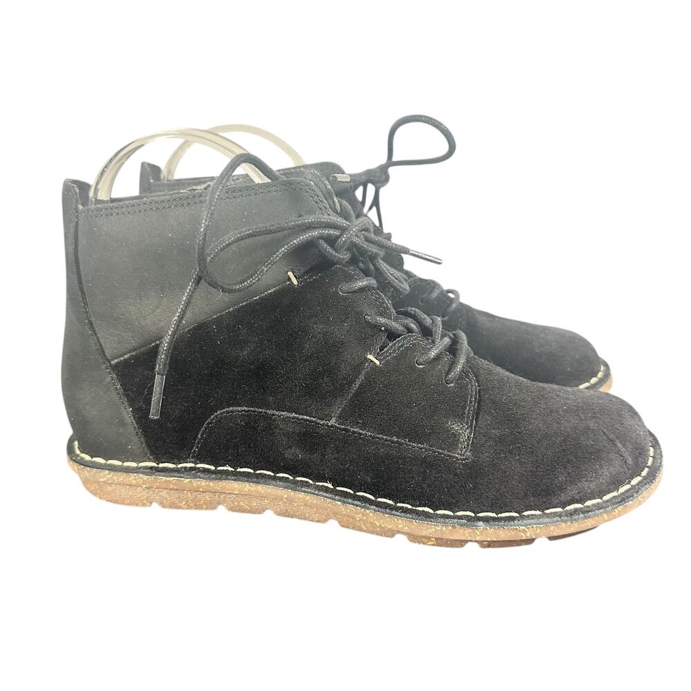 Clarks Women's Boots Size 7 US Suede Lace-Up Comfort Black Casual Ankle Shoes